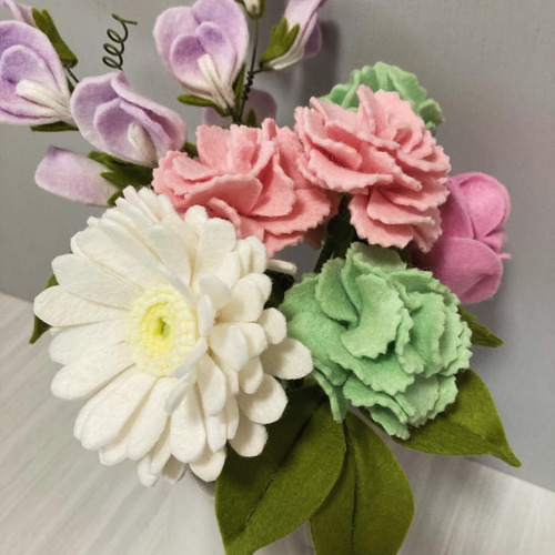 フェルトの枯れないお花】 ガーベラとカーネーションのブーケ / 贈り物