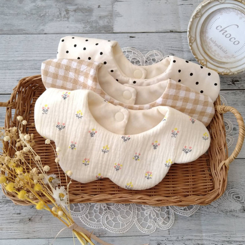 ♡淡色小花のふかふか花びら&まんまるスタイ♡