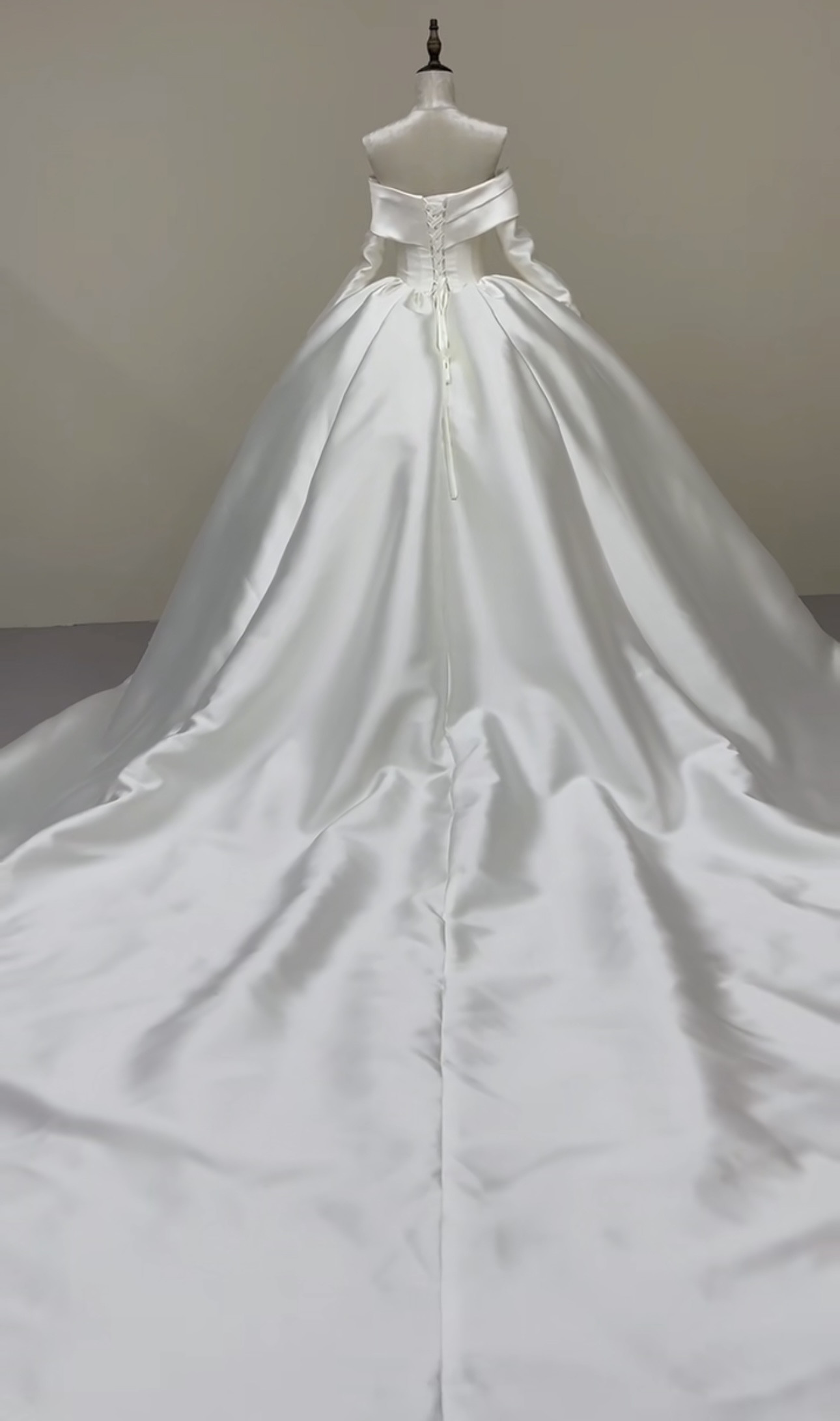 優雅！オフホワイト　編み上げ　韓国風ウェディングドレス　オフショルダー冬婚/春婚サイズオーダー前撮り二次会披露宴お呼ばれ