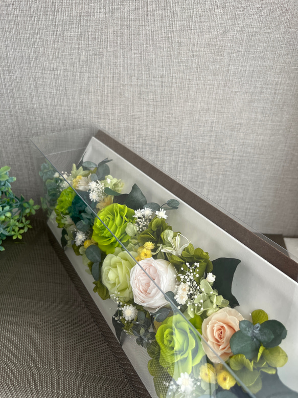 プリザーブドフラワー　フレッシュグリーンのフレームアレンジ　置き型　壁掛け 
