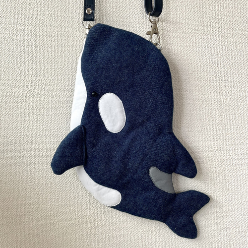 デニム地のぬいぐるみ デニムシャチさんスマホポシェット スマホポシェット・スマホポーチ