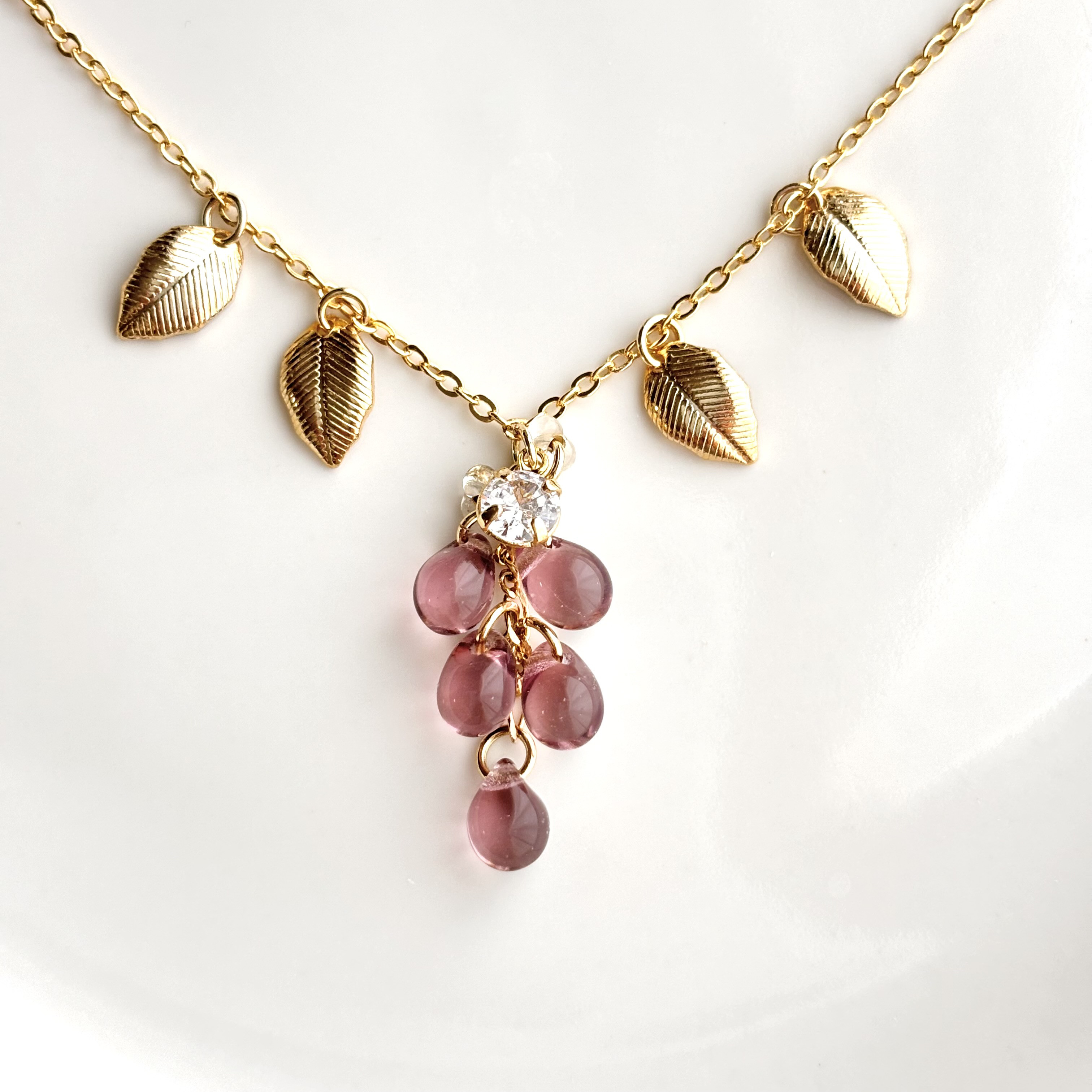 冬の鬼灯　大ぶりネックレス　チェコビーズとルナフラッシュ 透かしリーフ 冬の鬼灯大ぶりネックレスチェコビーズとルナフラッシュ 透かし