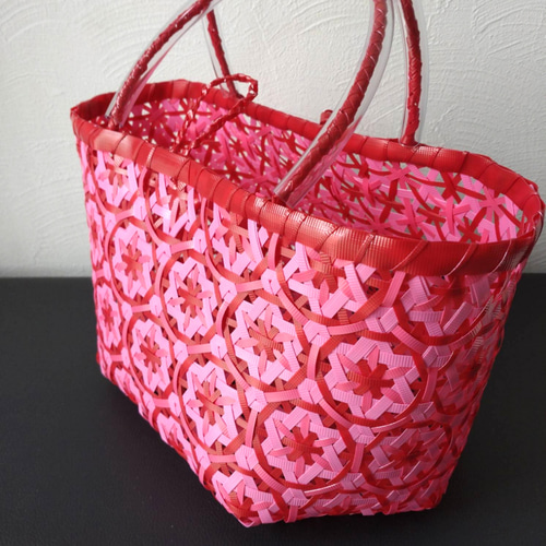 PPバンド かごバッグ 花まる編み ピンク×赤 プラカゴ 花柄 六つ目華
