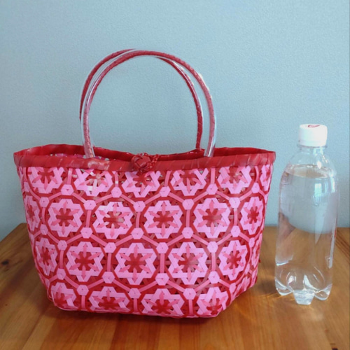 PPバンド かごバッグ 花まる編み ピンク×赤 プラカゴ 花柄 六つ目華