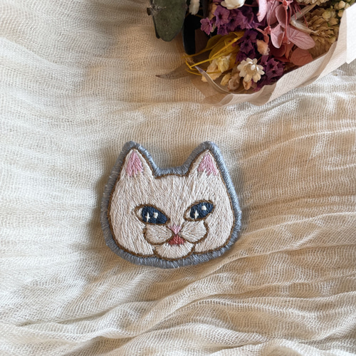 WEB限定カラー Studio ブローチ 白猫 刺繍ブローチ Alba 17918613｜Creema 通販 その他
