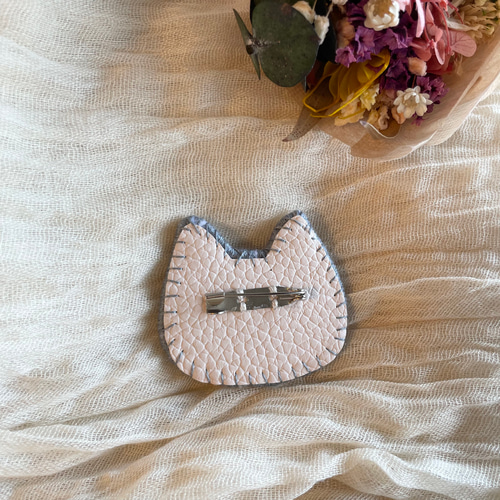 No.425 茶白猫3兄弟 刺繍ブローチ - その他