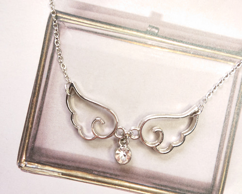 天使の羽ネックレス 天使の羽ネックレス – ileava jewelry