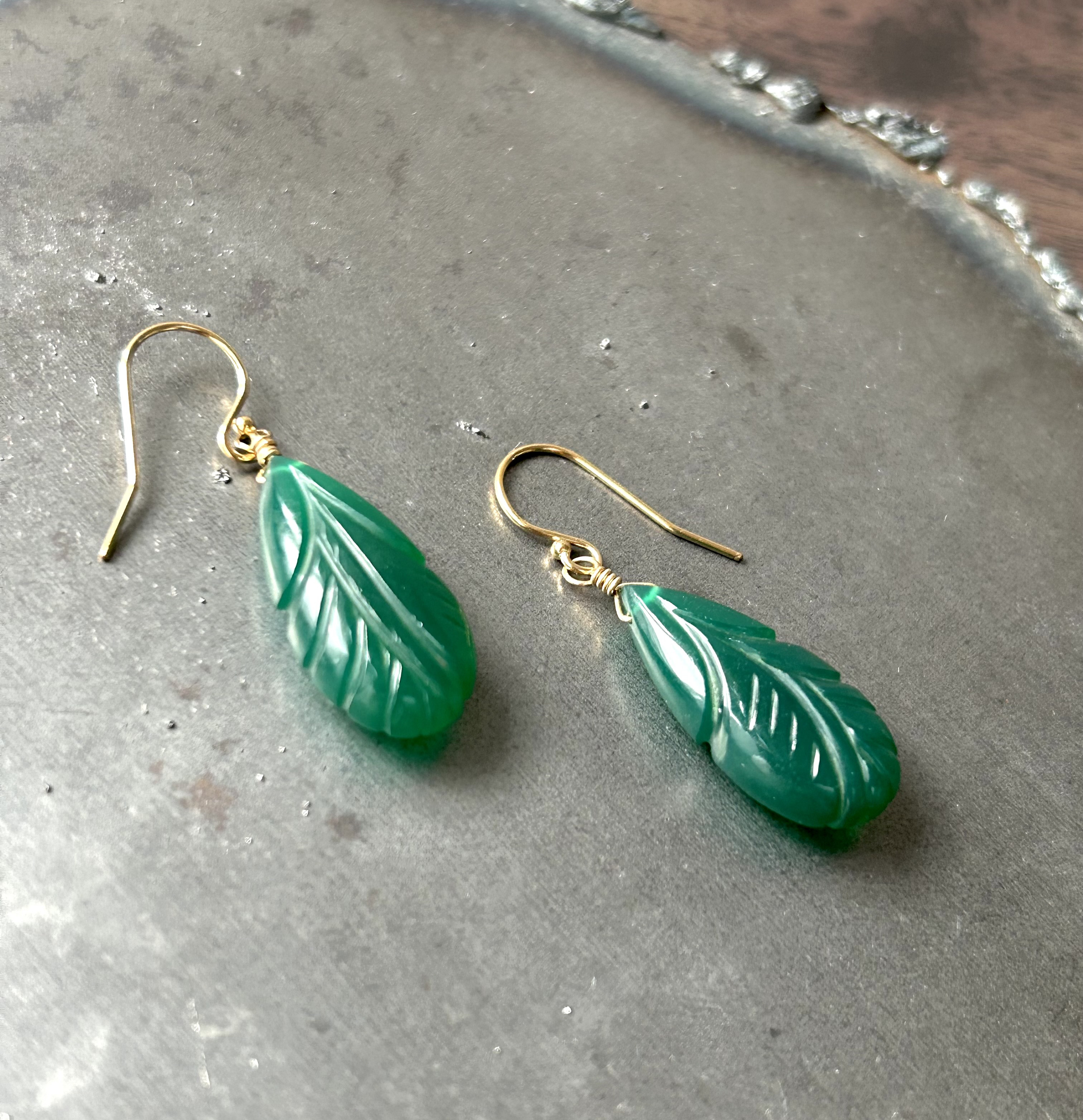 カービンググリーンオニキスピアス　一点物