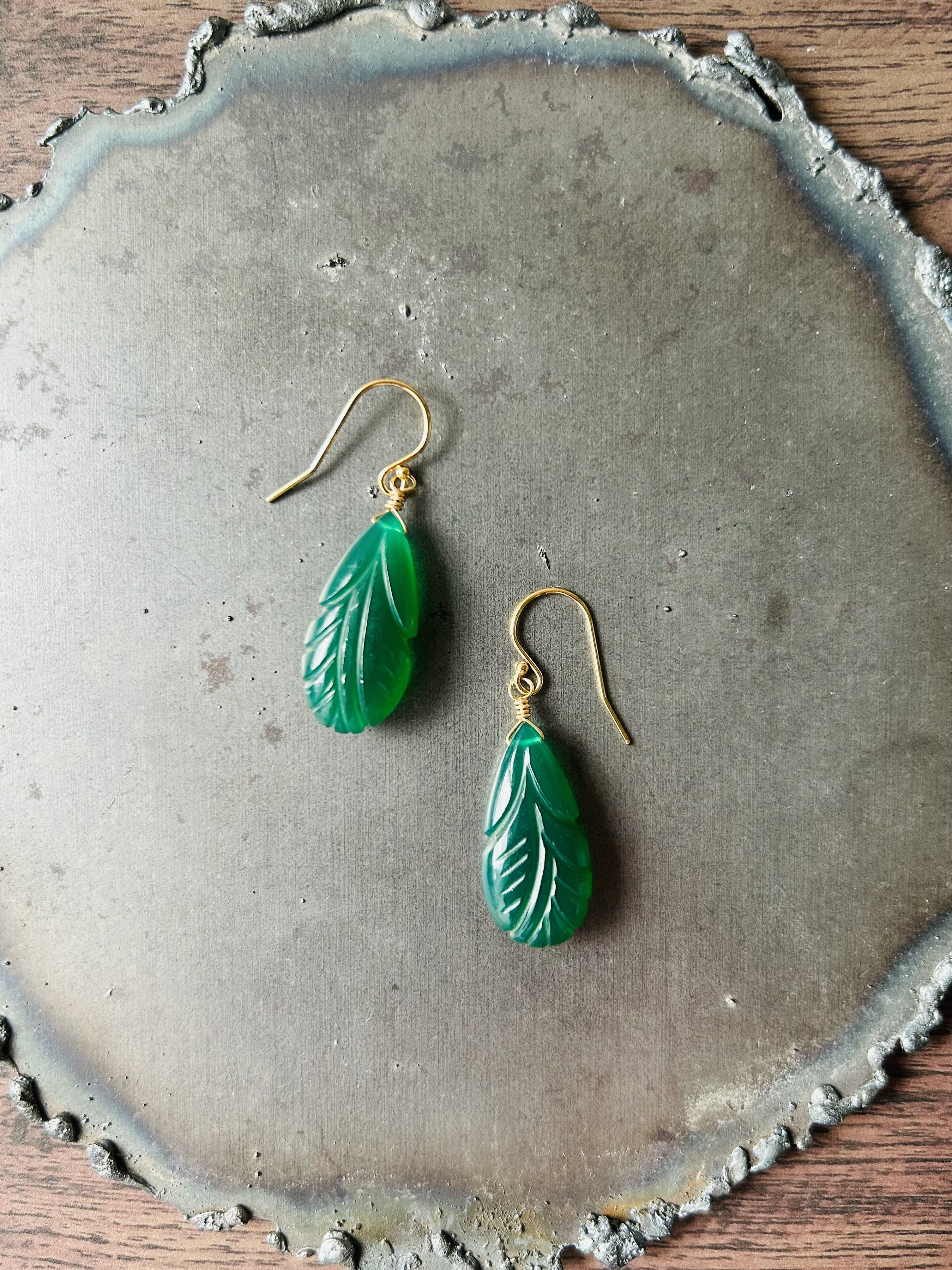 カービンググリーンオニキスピアス　一点物