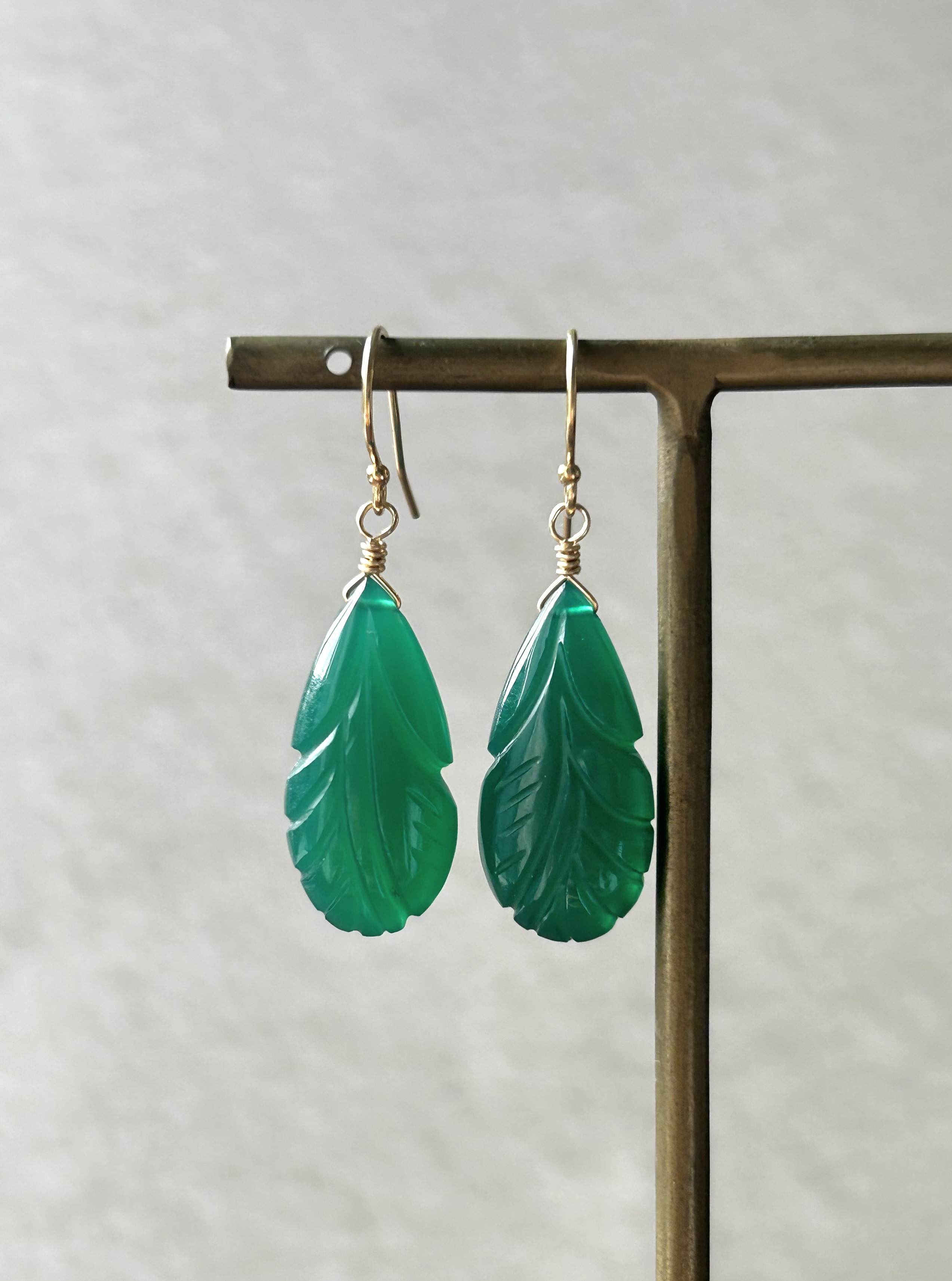 カービンググリーンオニキスピアス　一点物