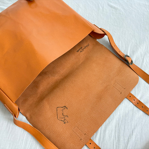 【Rinajour】新品タグ付き オレンジ ブラウン キャメル レザーバック 楽天市場】REDMOON レッドムーン マチ付・スリム薄型ボディー