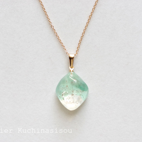 レジンアート 鉱物ペンダント〈西の浅瀬色〉 ネックレス・ペンダント