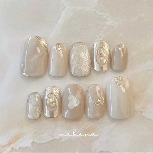 アイボリーのぷっくりゴールド ネイルチップ ブライダル 結婚式 成人式