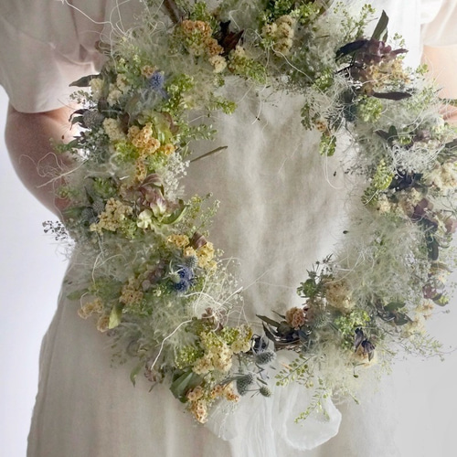 開店祝いや引っ越し祝いにも】スモークツリーの大きなリース イエロー