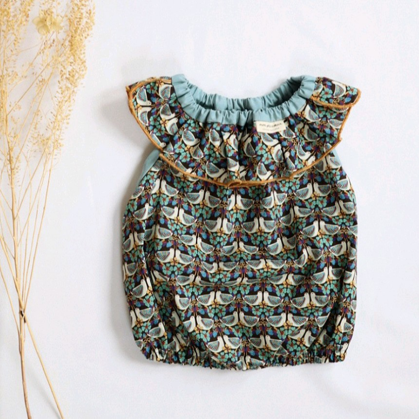 フレブル服パグ服 完成品リバティストロベリーフィースト柄フリル襟のバルーンワンピースLIBERTY犬服 M・Lsize