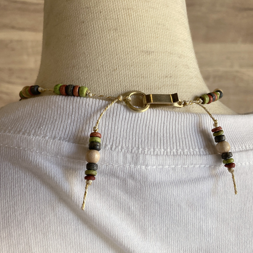 雪の結晶の様なチャーム　民族模様にデザインしたビーズペンダント