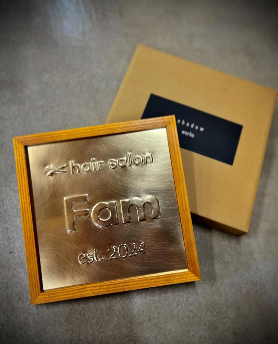 ギフトにお勧め！開店祝い、出産祝い、結婚祝いに！　看板　ウェルカムボード　ギフト　店内看板　表札　エンボス看板