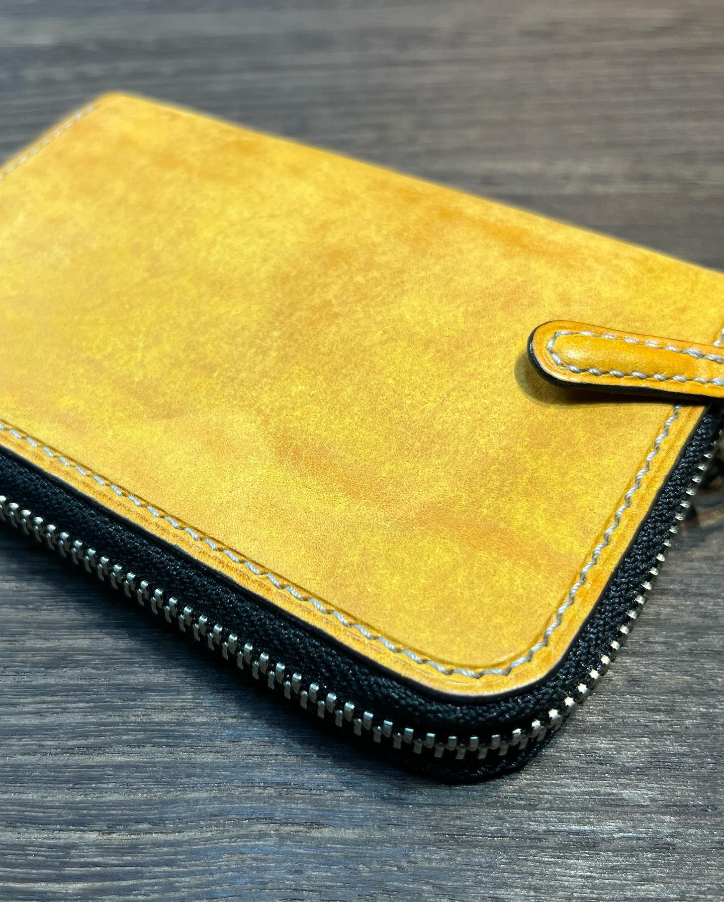 ラウンドファスナーミドルウォレット【福】イタリアンレザー