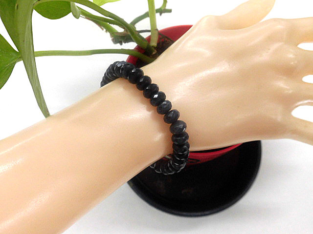 天然石 サファイア7.6mm〜8.4mmボタンブレスレット 内周17.8cm     240101555 10,010円