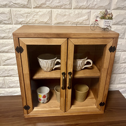 ハンドメイド　カップボード３段タイプ　（チーク色） ハンドメイド カップボード3段タイプ （ダークチーク色）