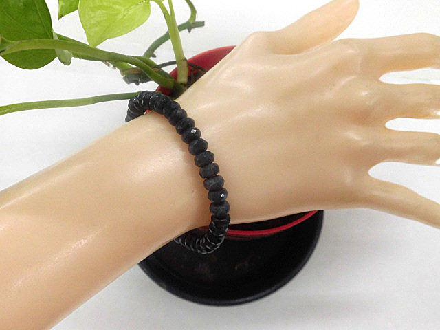 天然石 サファイア7.0mm〜7.3mmボタンブレスレット 内周18.2cm 　240101560