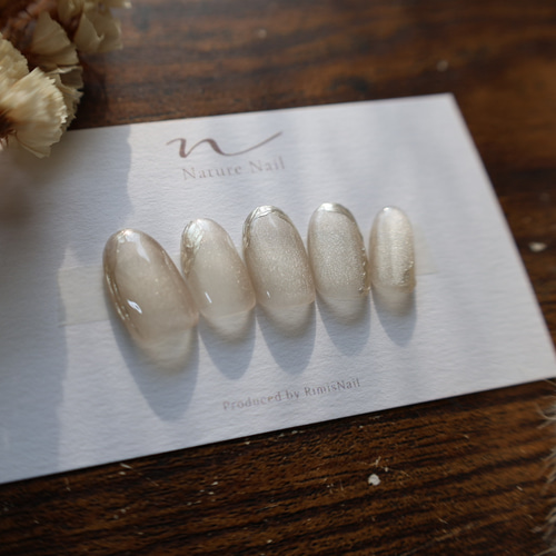 no.001 #ホワイトネイル #プルマグ #マグネットネイル #うるうる