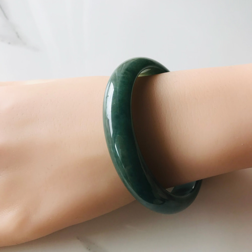 深いグリーン　緑翡翠　Ａランクヒスイバングル Amazon.co.jp: レディース翡翠バングル、レディースブレスレット