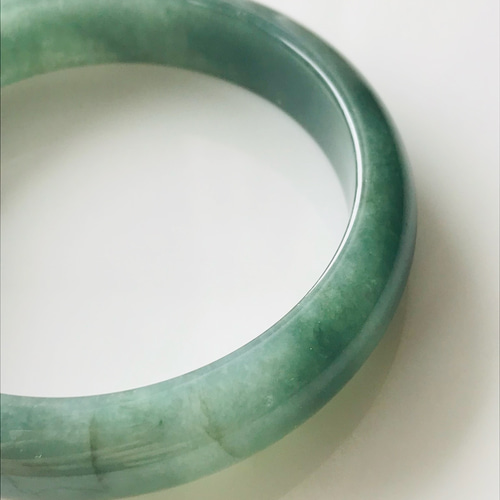 バングル　翡翠　ミャンマーのジェダイト 1点物】ミャンマー産 翡翠 (ジェダイト) 20x12mm バングル