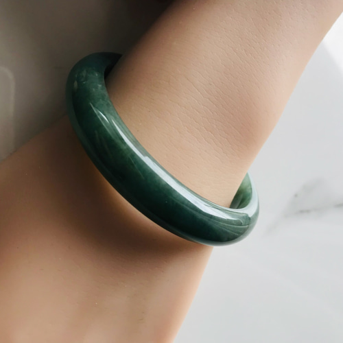 本翡翠 バングル 54.7 緑 楽天市場】グアテマラ産 翡翠 ヒスイ jade バングル グリーン