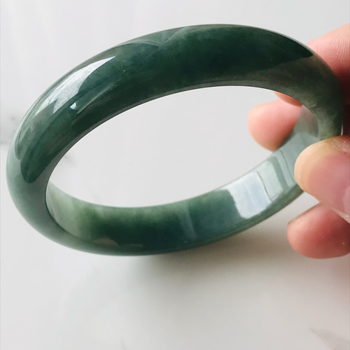 本翡翠バングル薄い緑紫色#54〜#55ジェイダイト 本翡翠バングル薄い緑紫色#54〜#55ジェイダイト - メルカリ