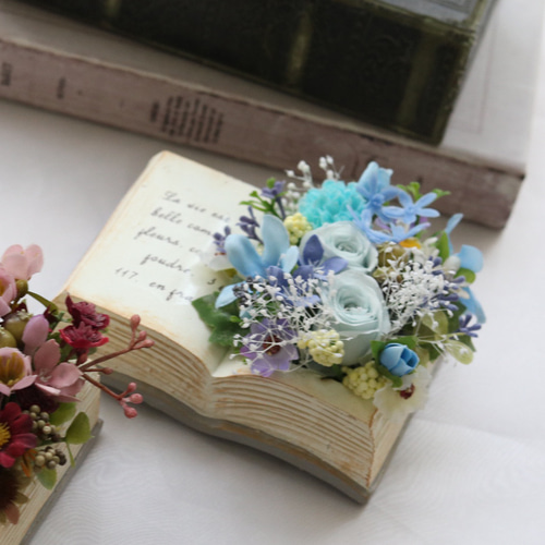 ブック型のプリザーブドフラワーアレンジ プリザーブドフラワー 花の