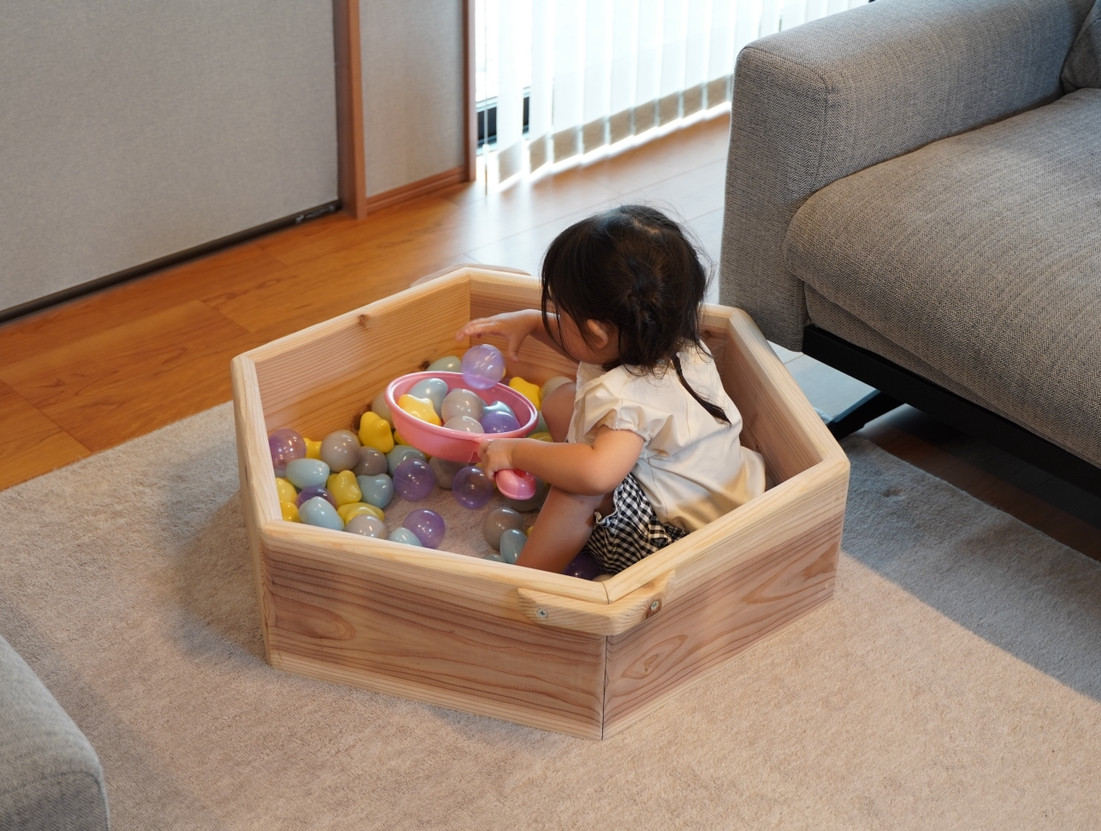 子供のための木製プール -自然の温もりを感じる遊び場-