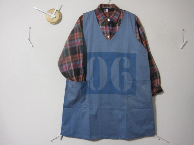 １点　ジャンスカ　ラージナンバー【06】デニムブルー　カフェ／ガーデニング／キッチン／Ｖ／ワーク／Ａライン／エプロン