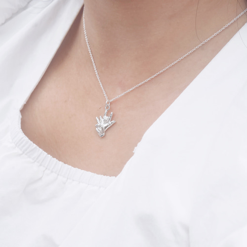 ラブ＆ピース スターリングシルバー ネックレス ジェスチャー