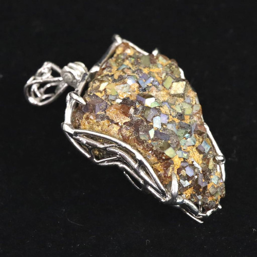 奈良県天川村産 レインボーガーネット 原石 ペンダント 8.6g #12049