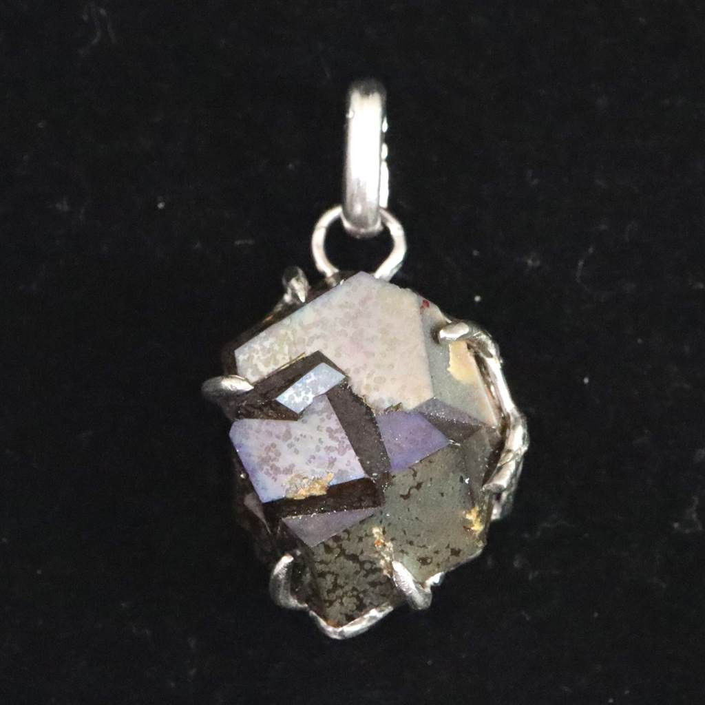 奈良県天川村産　レインボーガーネット  原石 ペンダント 5.6g　 #78670