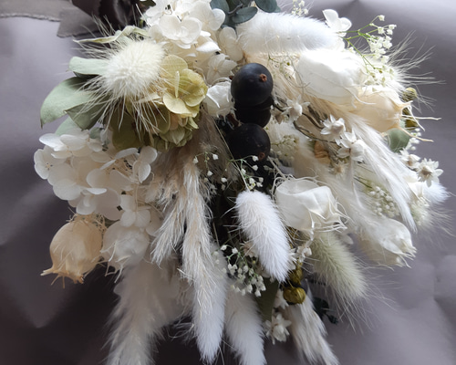 ハルスモークツリーと白い紫陽花とパンパスグラスのドライフラワースワッグ ハルスモークツリーと白い紫陽花とパンパスグラスのドライ
