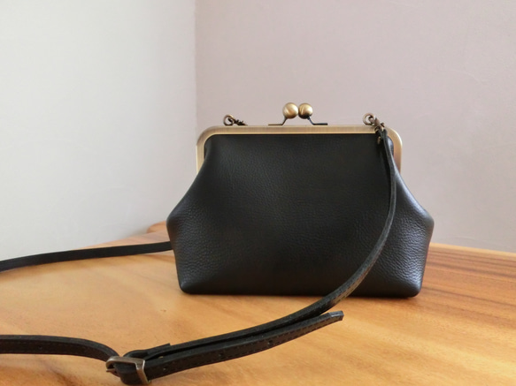 シンプルな角形がかわいい革がま口バッグ ショルダーバッグ Niger