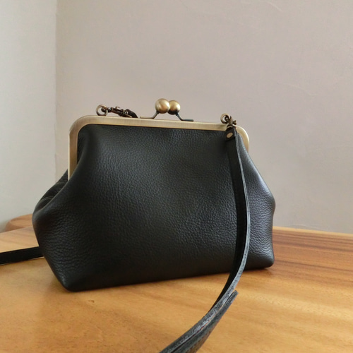 シンプルな角形がかわいい革がま口バッグ ショルダーバッグ