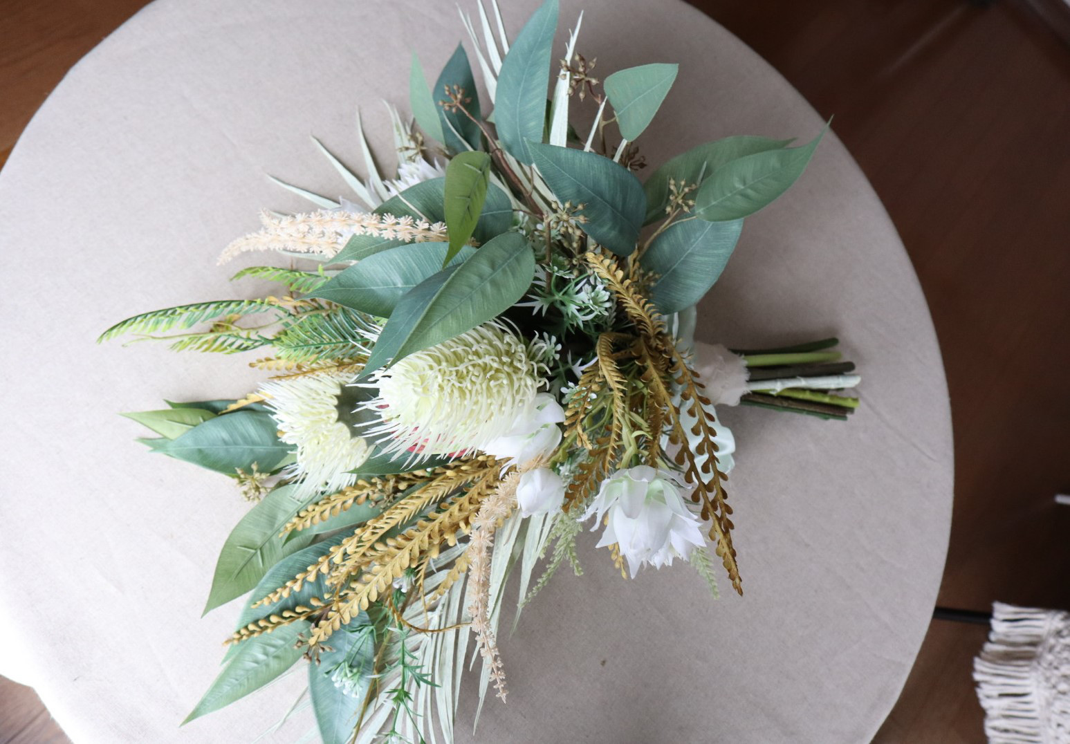 ホワイト・グリーンブーケLサイズ　ワイルドフラワーアフリカの花、プロテア、バンクシャ　送料込み　（No.393-111）