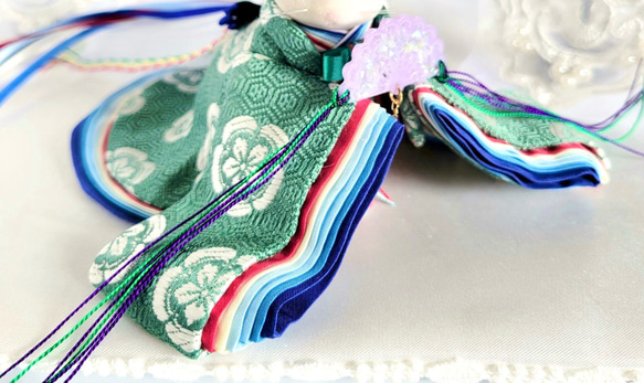 763 小さなお着物〈お姫様〉十二単【西陣織】緑青亀甲地に五瓜に桔梗