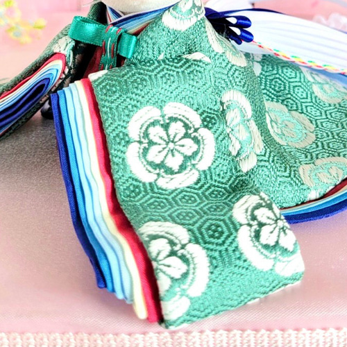 763 小さなお着物〈お姫様〉十二単【西陣織】緑青亀甲地に五瓜に桔梗