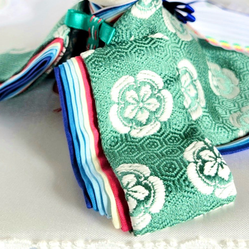 763 小さなお着物〈お姫様〉十二単【西陣織】緑青亀甲地に五瓜に桔梗