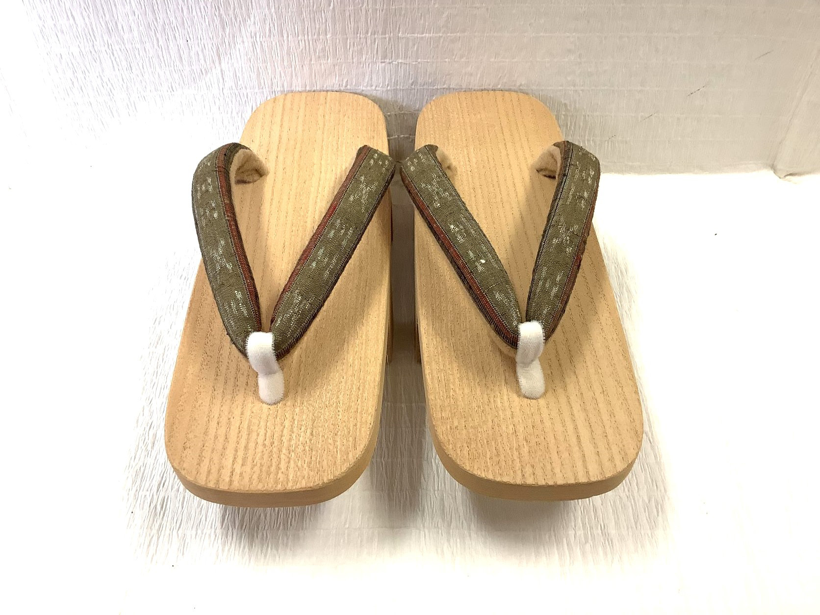 塩沢紬鼻緒桐下駄（婦人物）　Ｍサイズ　No.2-A（茶民芸絣）