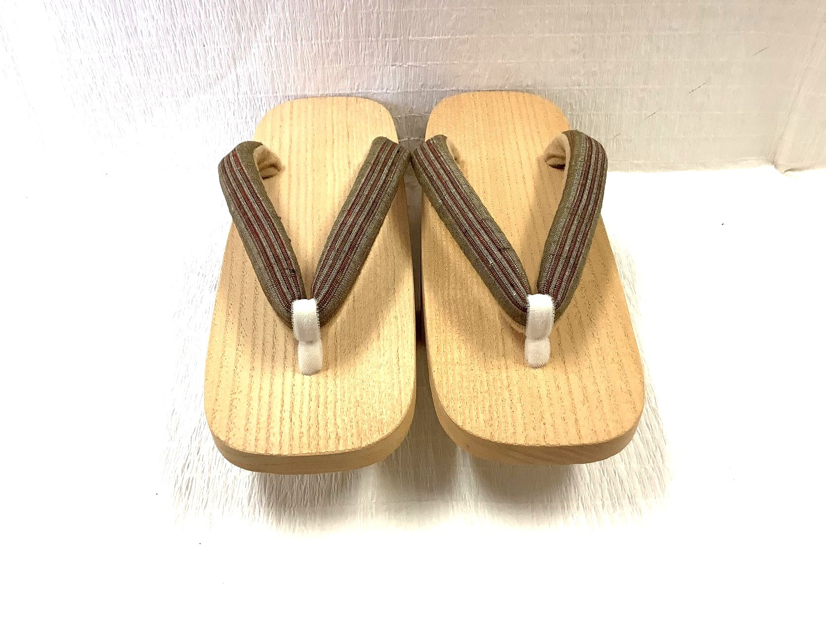 塩沢紬鼻緒桐下駄（婦人物）　Ｍサイズ　No.2-B（茶民芸絣）