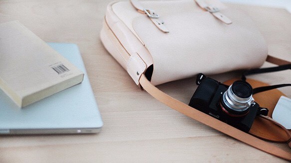 本革手作りのクラシックメッセンジャーバッグショルダーバッグフィッシングバッグ男/女用 ヌメ革 切線派 ▲▲ プレゼントに最適 彼女のプレゼント