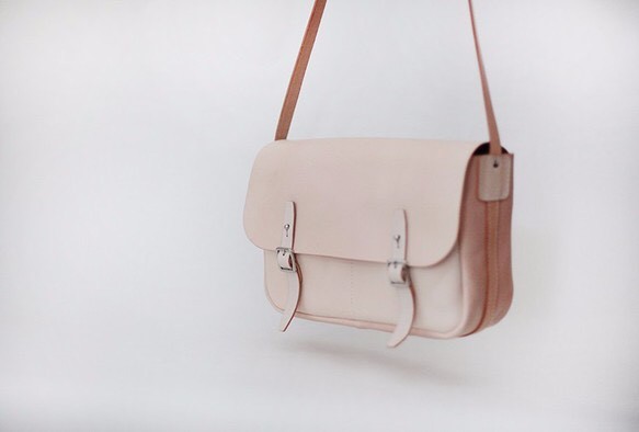 本革手作りのクラシックメッセンジャーバッグショルダーバッグフィッシングバッグ男/女用        Ω