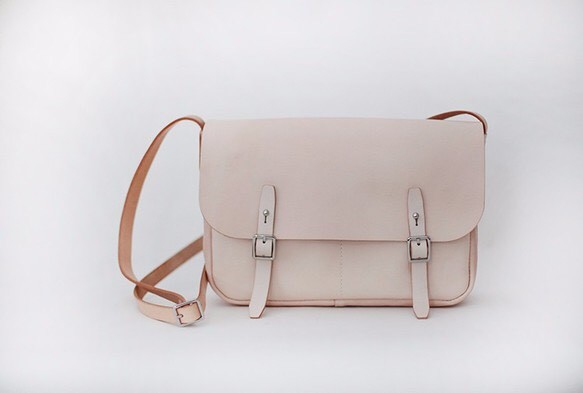 本革手作りのクラシックメッセンジャーバッグショルダーバッグフィッシングバッグ男/女用 ヌメ革 切線派 ▲▲ プレゼントに最適 彼女のプレゼント