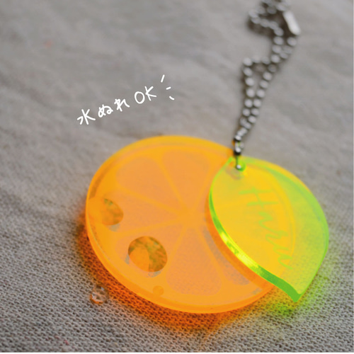 プチギフトにも♪名入れ＊ネオンカラー＊オレンジアクリルキーホルダー