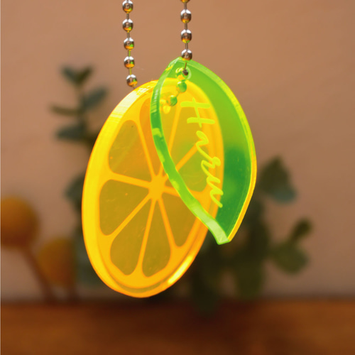 プチギフトにも♪名入れ＊ネオンカラー＊オレンジアクリルキーホルダー